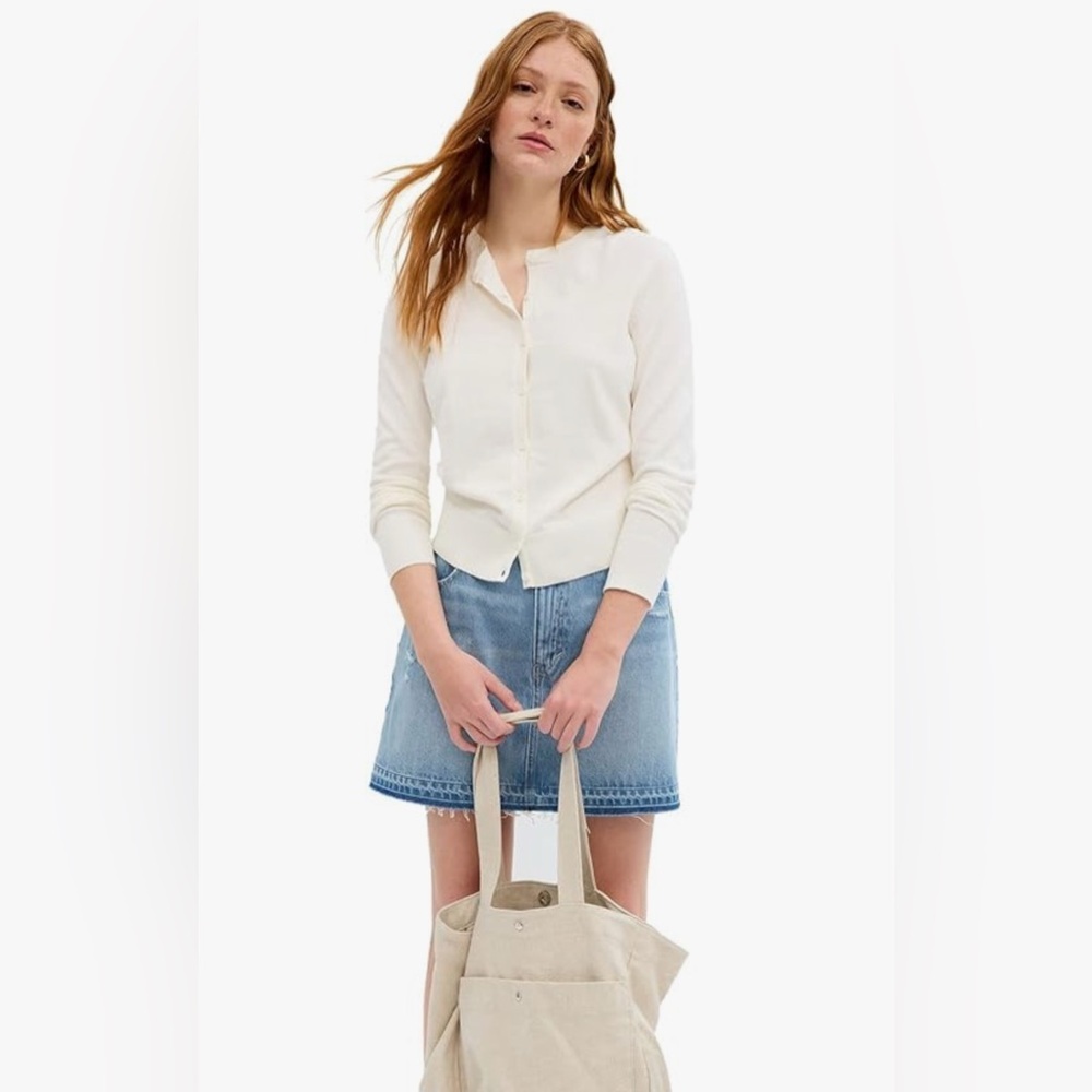 GAP Women's Crewneck Cardigan